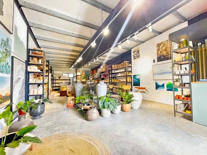 Bâtiment à louer à Tamarin, Ouest, 75m² avec vue montagne et commodités haut de gamme