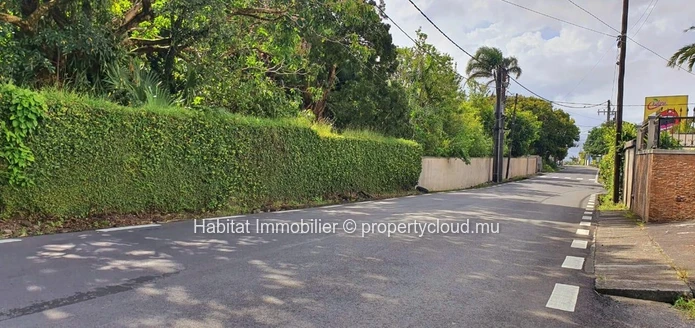FOR SALE - Unique opportunity to acquire this corner plot of 409 toises (1,554 m2) in Curepipe