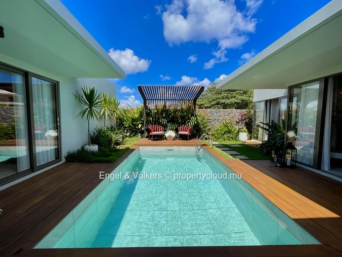 Tropical Luxury Villa with Pool – Just Steps from the Beach