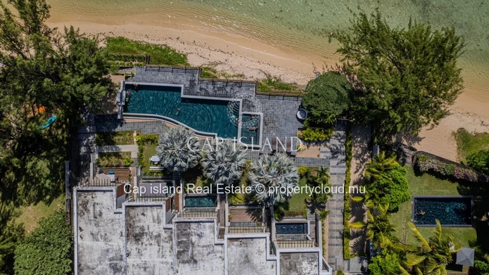 Stunning 3 bedroom beachfront duplex - Pereybère -