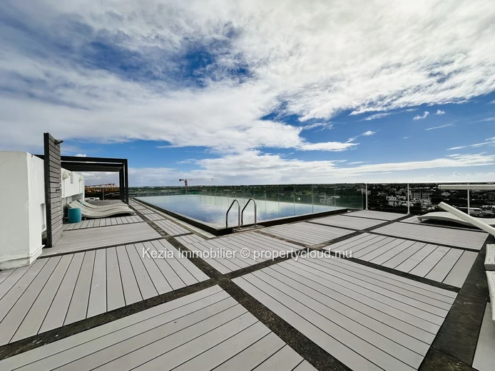 Contemporary Apartment With Sea View