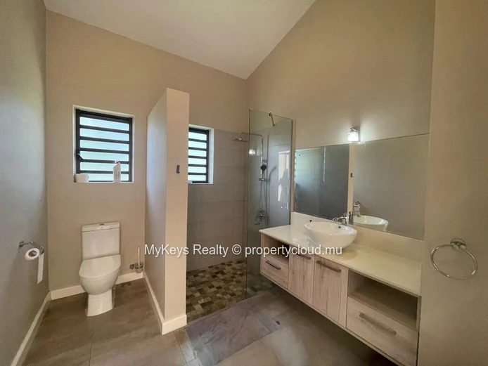 Panoramic Mountain Views - Expansive Landscaped Grounds - Absolute Privacy - Pet Friendly