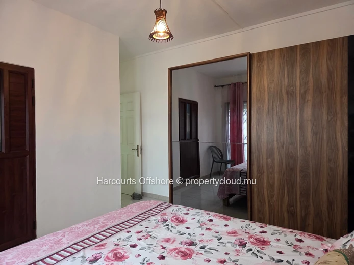 3-bedroom apartment for sale in Mon Choisy, ideal location near beach and amenities