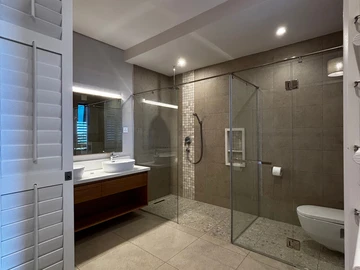 4 Bedroom Apartment