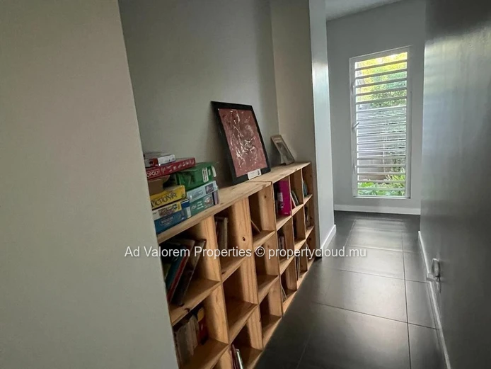 For Sale – Elegant architect-designed villa of 200 m² in Albion
