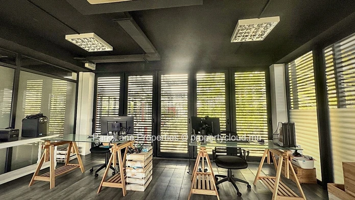 Office Space  of 64 m2 in Ebene – Combining Prestige, accessibility, and performance