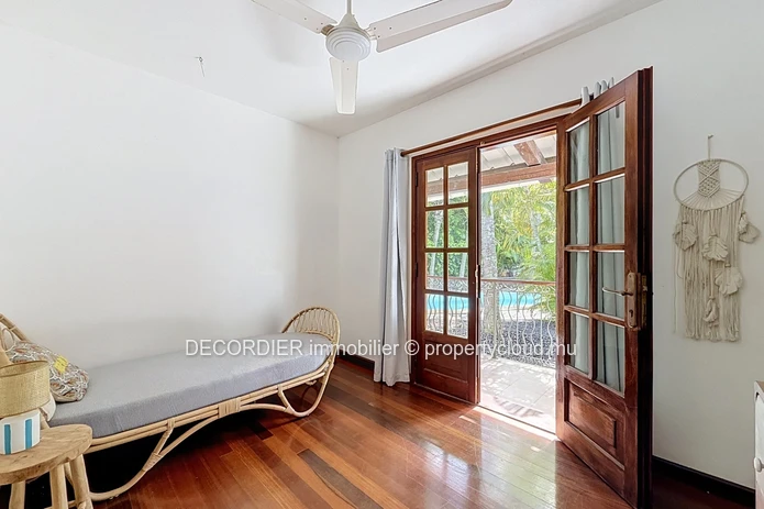A Spacious House with a Swimming Pool in Saint-Antoine