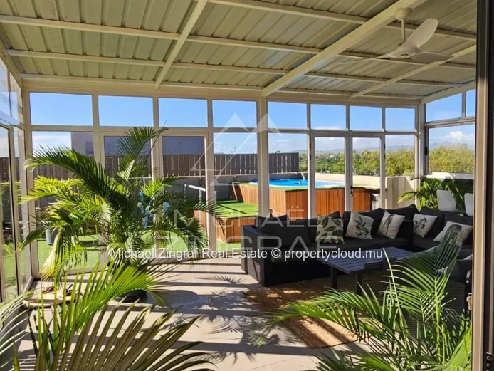 Grand Baie – Élégant Appartement avec Rooftop et Piscine Privée