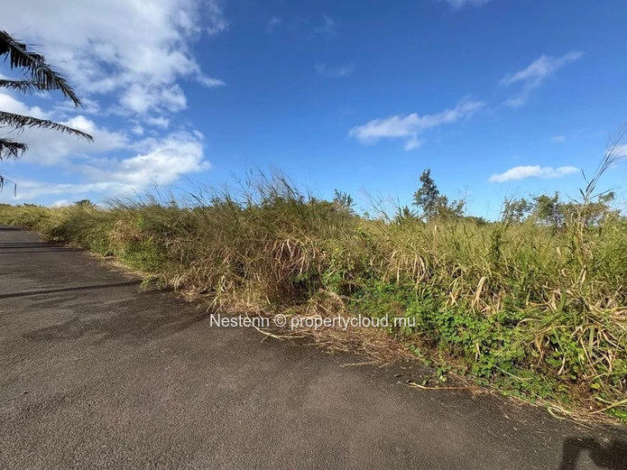 Prime Residential Land for Sale – 928.60m² in Le Bouchon