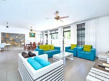 Exceptional Villa Facing Belle Mare Beach