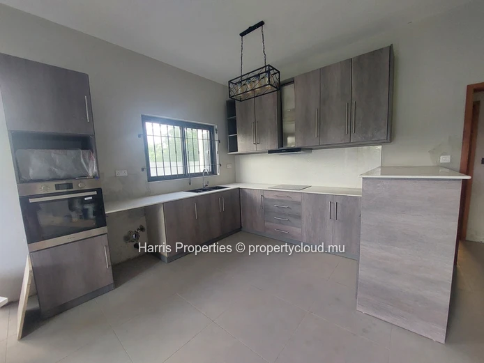Brand-new modern villa for sale in the heart of Pereybere