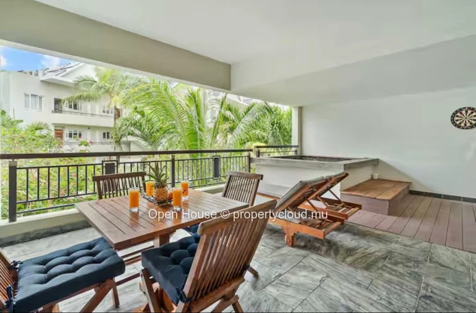 Appartement meublé entièrement équipé 2 chambres avec petite piscine privée à Bain Boeuf.