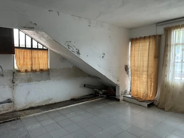 6 Bedroom House