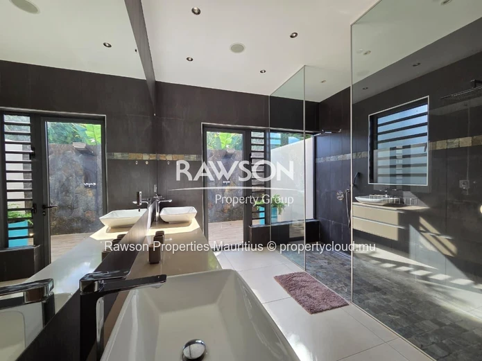 Luxury Villa | 4 En-Suite Bedrooms + Office | Private Pool | Pereybere