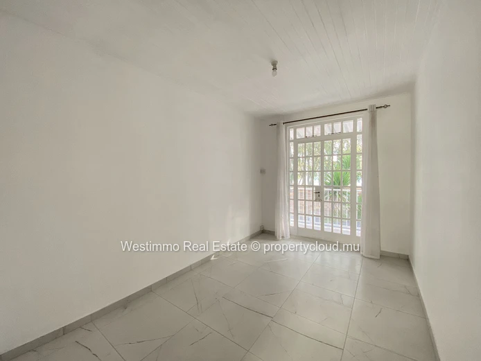 Exclusive - Furnished house facing the beach for rent in Flic en Flac