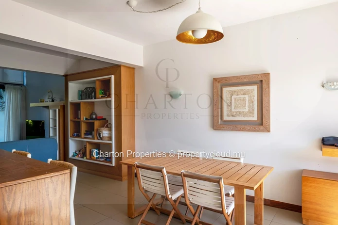 An elegant parenthesis between private garden and sea horizon