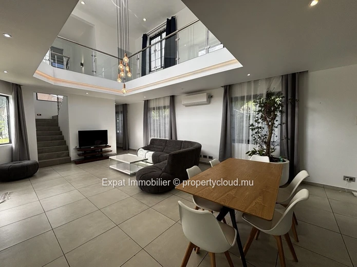 Exclusivité – Villa Contemporaine Avec Séjour Cathédrale, Jardin & Piscine – Péreybère