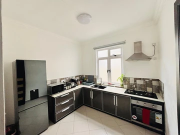 6 Bedroom Apartment
