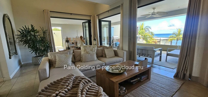 Stunning beach front apartment with two suites