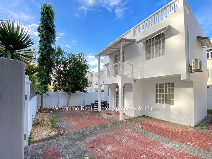 Exclusive - Furnished house facing the beach for rent in Flic en Flac