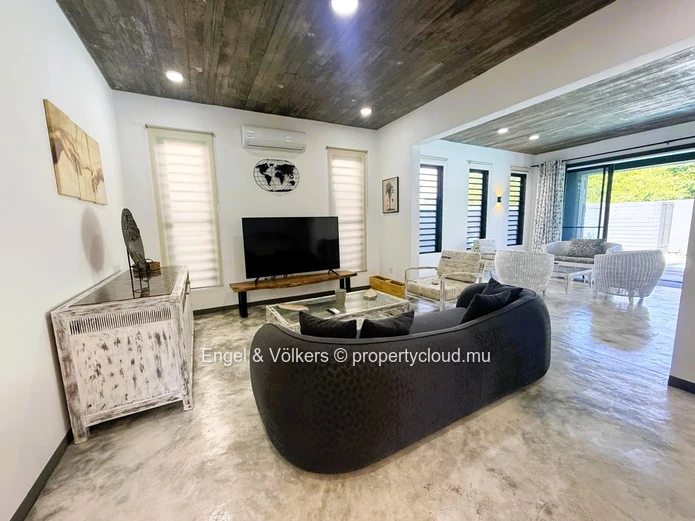Luxury, Privacy and Comfort Villa in the Heart of Calodyne for Rent  Property Description