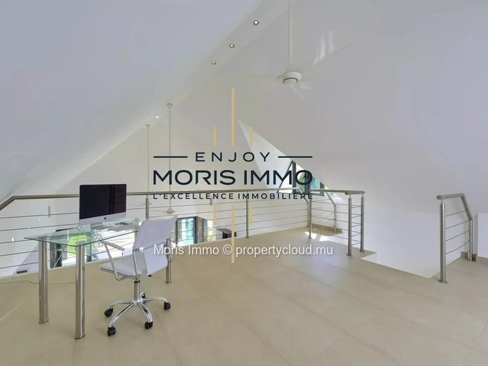Stunning modern 4-bedroom villa with swimming pool