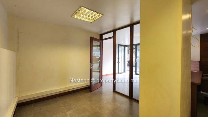 Espace bureau de 175 m² clé en main 