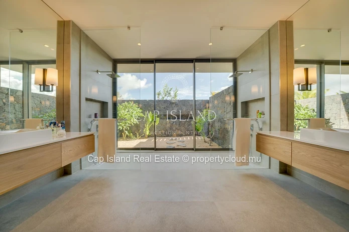 Anahita - Luxurious 660 sqm villa, golf and beach access