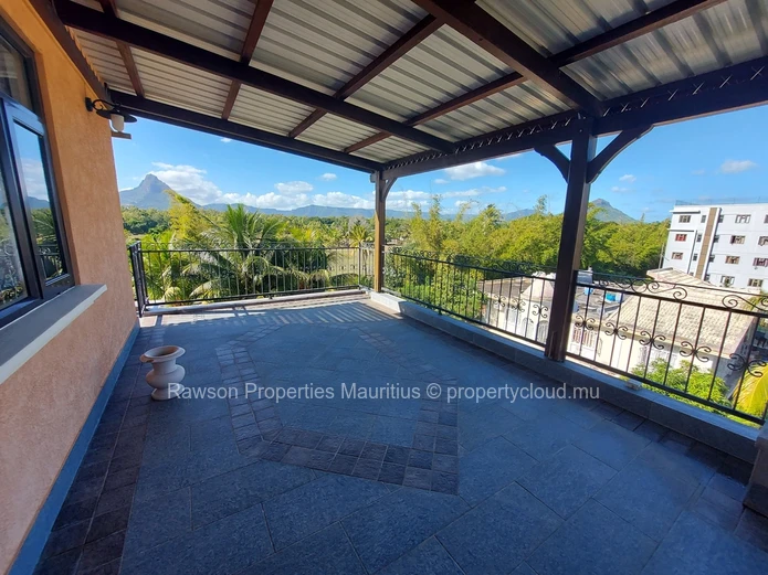 2 Bedroom Penthouse To Let in Flic En Flac