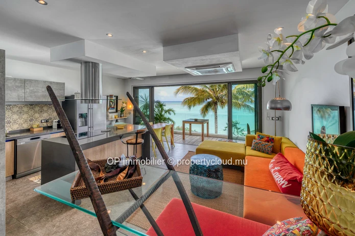 Penthouse à vendre à Péreybère, Grand Baie, 94m², 2 chambres, piscine commune, vue mer, meublé, climatisé. Rs 42M.