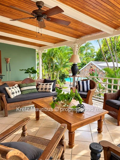 Exceptional villa with neo-colonial charm