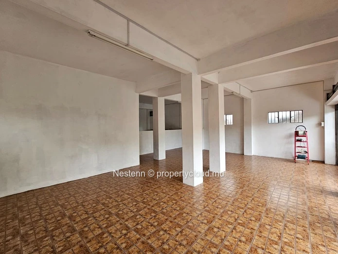 Commercial property of 80m2