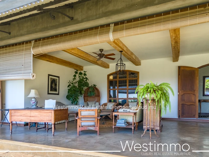 Villa de style colonial avec vue mer à vendre à Tamarin