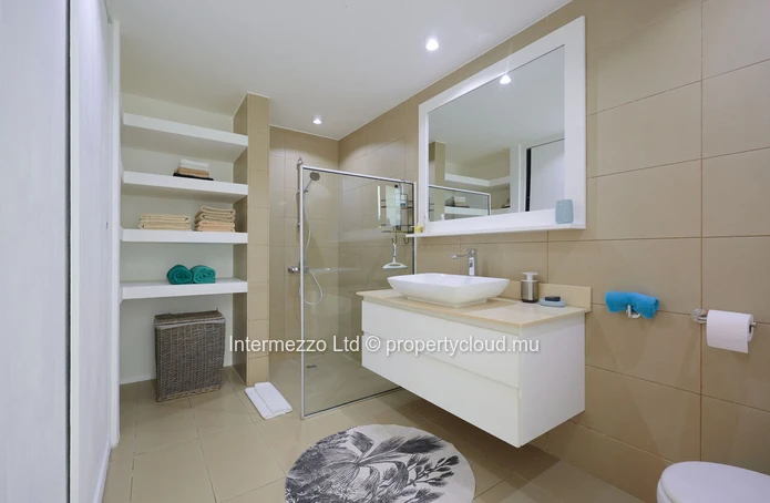 Appartement R+2 Trou aux Biches / Mont Choisy — 1 chambre, 70m², piscine, plage à pied, meublé & équipé