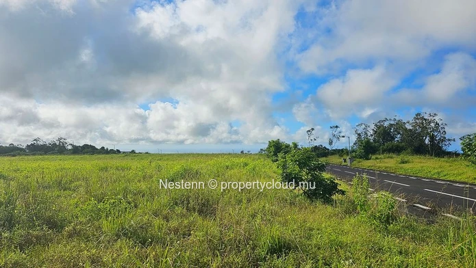  Live in a prestigious golf estate surrounded by nature
