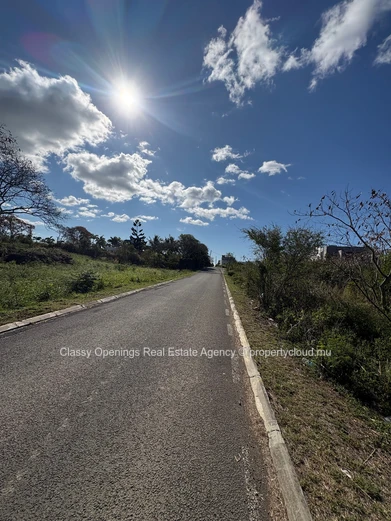 Terrain 850 m² à Grand Baie — proche bus, écoles et commerces