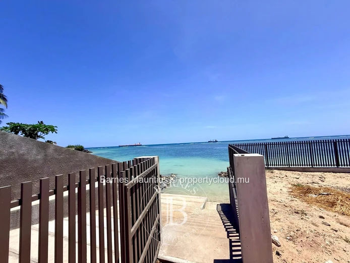 POINTE AUX SABLES - Beachfront Land - 80 Perches