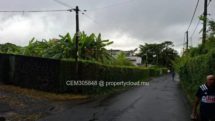Terrain Résidentiel à Vendre – Chemin Couvent, Curepipe