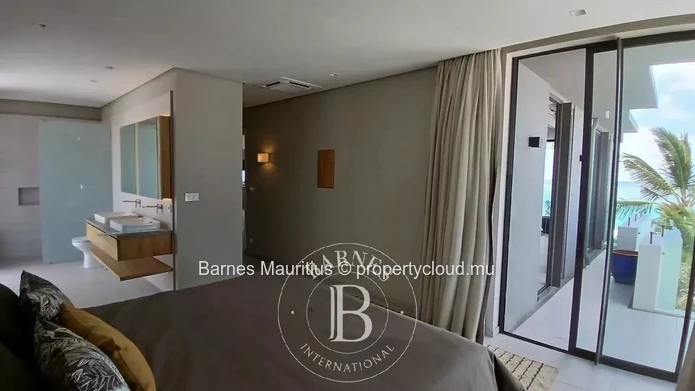CAP MALHEUREUX - Beach front penthouse - 2 bedrooms
