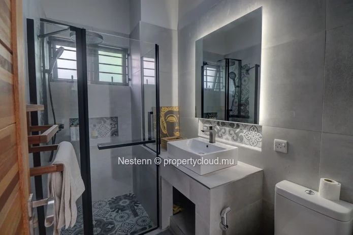 Magnifique villa de plain-pied fraîchement livrée avec piscine privée, dans un quartier résidentiel et paisible