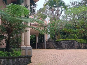 6 Bedroom Villa
