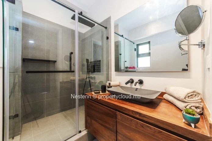 Luxueux penthouse de 3 chambres avec une vue imprenable sur la mer.