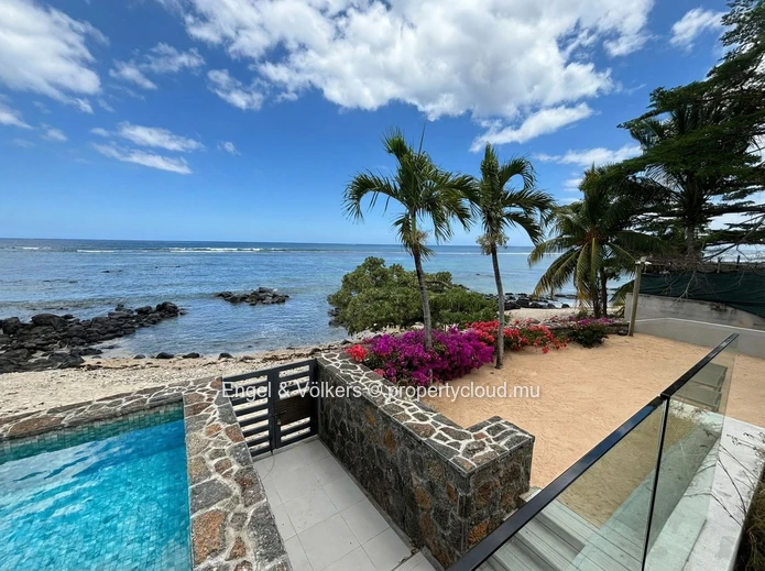 Modern 2-Bedroom Apartment in Beachfront Complex
