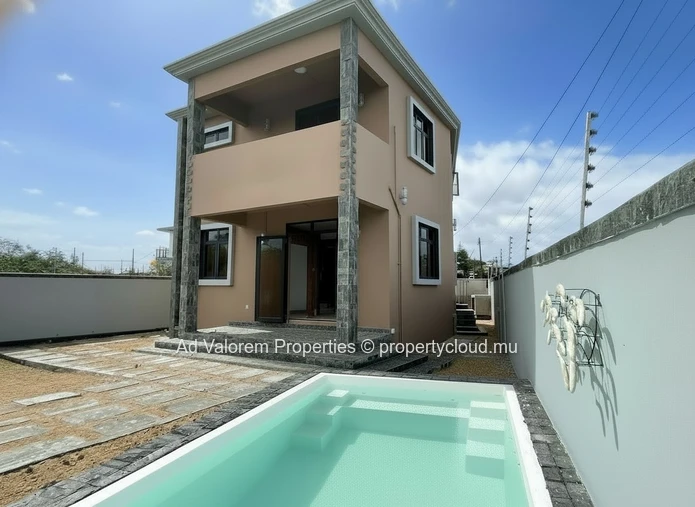 EN EXCLUSIVITÉ – À LOUER - Maison Neuve 3 chambres avec Piscine à Péreybère (Mandat exclusif)
