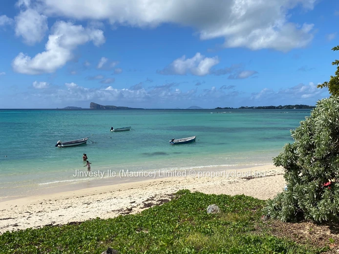 ???? Exceptional Beachfront Garden Apartment – 3 Bedrooms – Pointe Aux Canonniers / Grand Baie – Mauritius