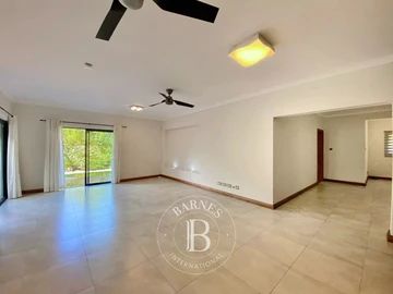 6 Bedroom Villa