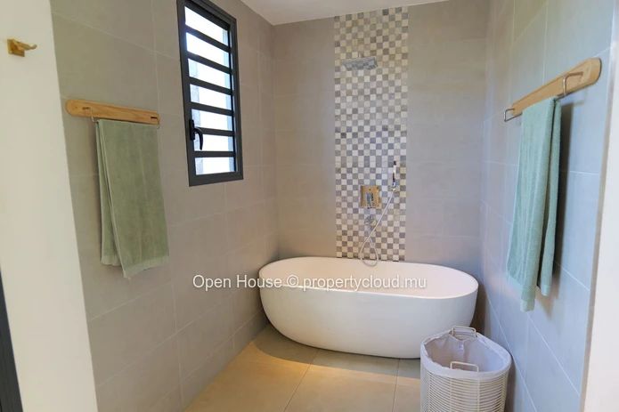 Luxury 3-Bedroom PDS Villa with Private Pool in Tamarin