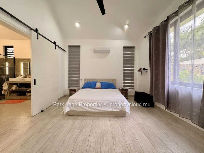 Modern Luxury Villa with Mountain Views and Private Pool in Tamarin