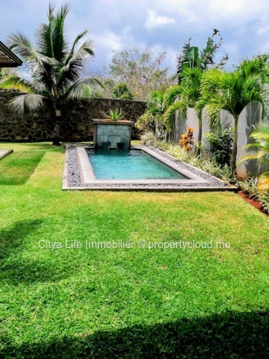 Duplex de 4 chambres avec piscine privée à vendre à Balaclava