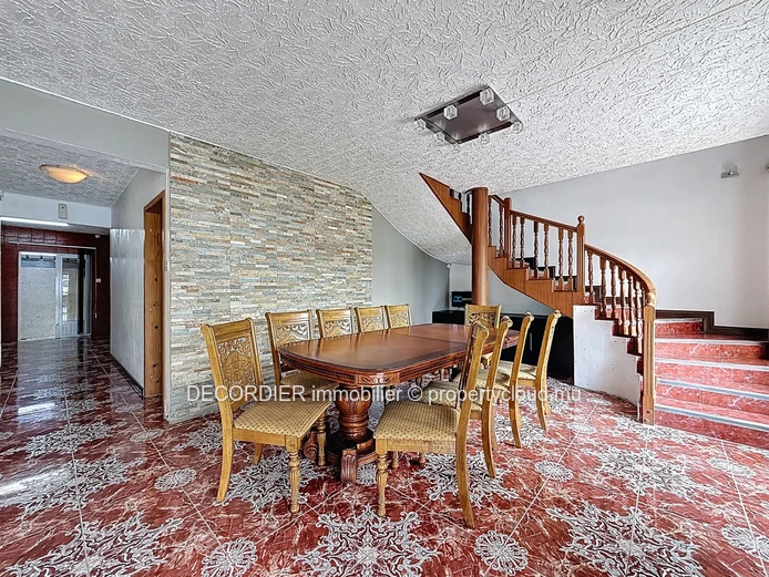 Maison contemporaine meublée – Stanley Rose Hill